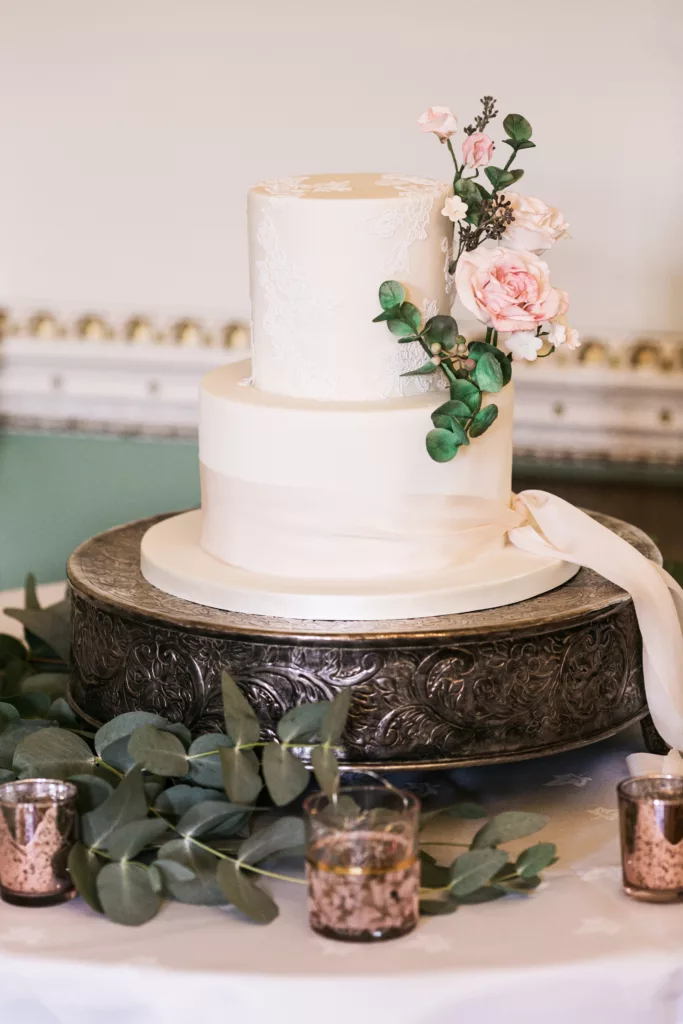 stunning wedding cake, natural wedding cake - wedding photography for kent wedding at brabourne house 